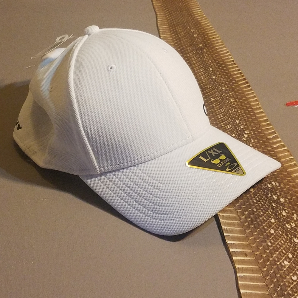 NEW! OAKLEY HAT XL